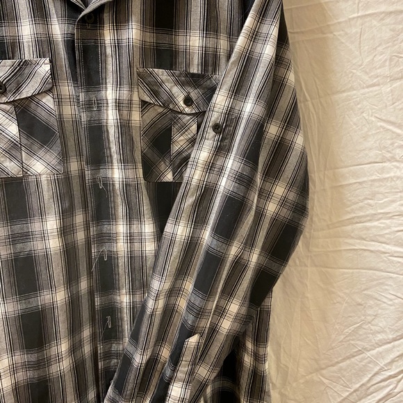 Men’s Large long sleeve button up collared shirt - Picture 2 of 3